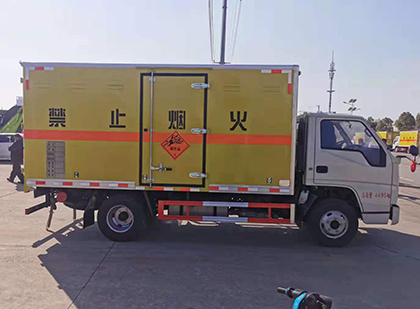 临澧爆破器材运输车工人安全操作规范与智能技术保障